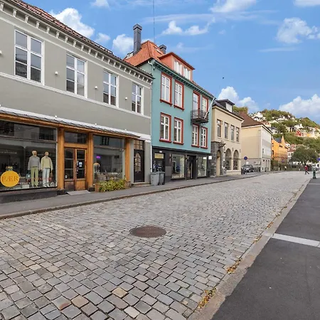 Apartment 5br Right Behind Unesco Bryggen And Floien *